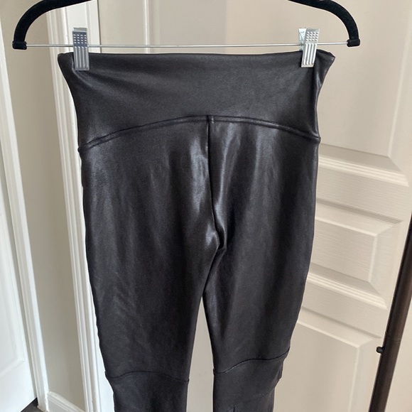SPANX Faux Leather Moto Leggings Size Medium - Picture 5 of 9